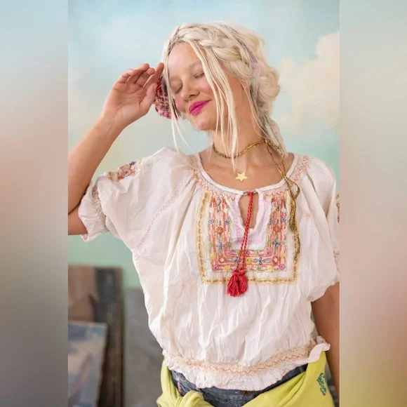 Magnolia Pearl Embroidered Chrissy Folk Blouse 2134 in Moonlight - Picture 1 of 14